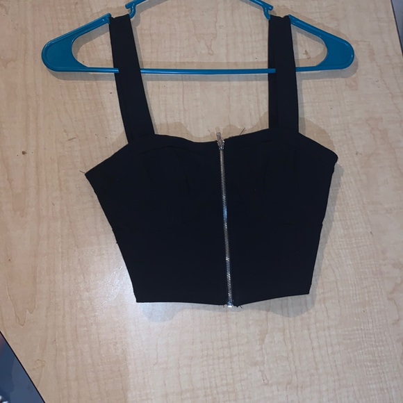 black crop top - Picture 1 of 2